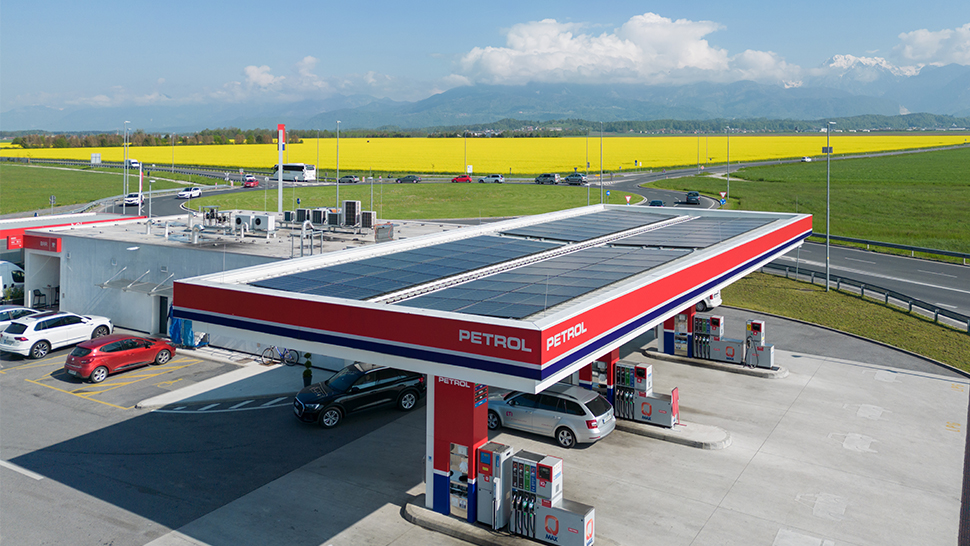 Points of sale powered by solar energy