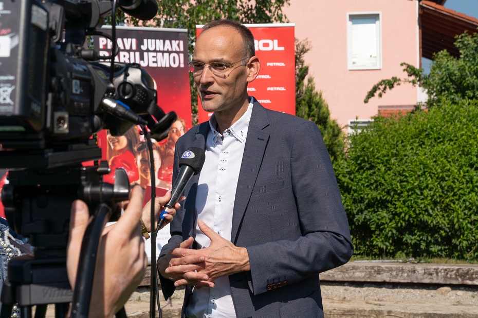 Aleksander Salkič_novinarska konferenca_Daruj kri 2019