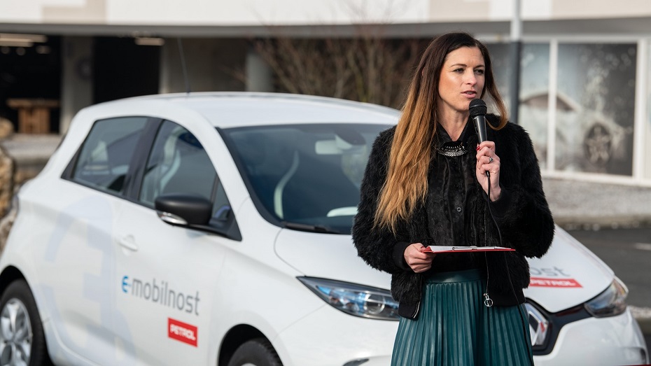 Odprtje najsodobnejšega centra za polnjenje električnih vozil z e-polnilnicami na Dolenjskem (2)_Natalija Glogovšek, center manager v Supernova