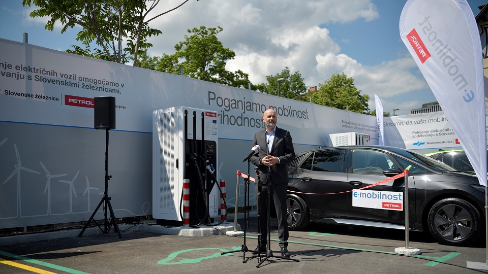 Ob zaključku projekta Urban-e odprli polnilni park ob Železniški postaji Ljubljana_Jože Bajuk