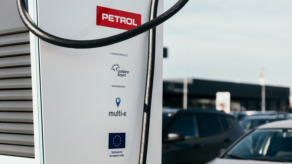 Petrolove e-polnilnice odslej tudi na Letališču Jožeta Pučnika Ljubljana_Multi-e