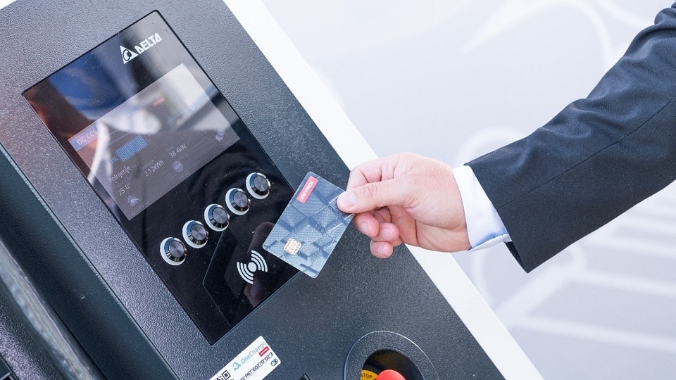 V letu 2023 kar 9.720 novih uporabnikov storitev elektromobilnosti