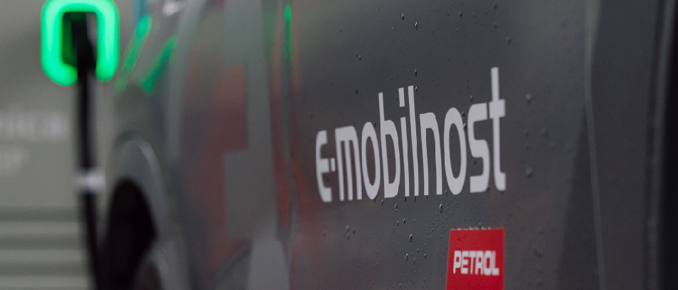 The European CROSS-E Cohesion project is aimed at deploying high-capacity charging points for both personal electric vehicles (LDVs) and electric trucks (HDVs) along key transit routes across Europe. The initiative supports the vision of a zero-emission future for electric mobility throughout the Continent.